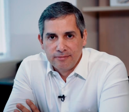 Dr. Gustavo Foronda